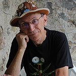 Humoriste extraterrestre au chapeau mythique. Co-organisateur du festival angevin imaJn'ère. Nouvelliste, romancier.