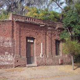 Jubilado, Ex-peronista, bostero y orgulloso de mis padres, el negro Briones y Maria que vinieron del interior con las manos vacias, y prosperaron laburando.