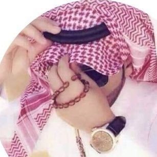 لا تمش ورائي فقد لا أعرف الطريق،
ولا تمش أمامي فقد لا أتبعك.
امش إلى جواري فقد نصبح أصدقاء.