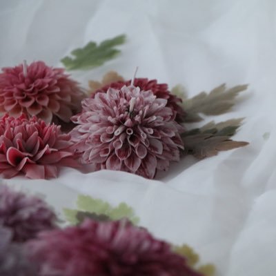 I make flowers and plants using a hard material of wax. It’s so delicate and beautiful. Hope you enjoy my artwork here.