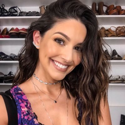 📺 Danina em Gênesis    💄 Laura Kuczynski no YouTube @laurakuczynski no Instagram