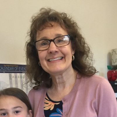 HollyeUsery's profile picture. 