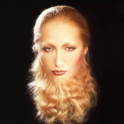 humeyra_akrgcr's profile picture. 