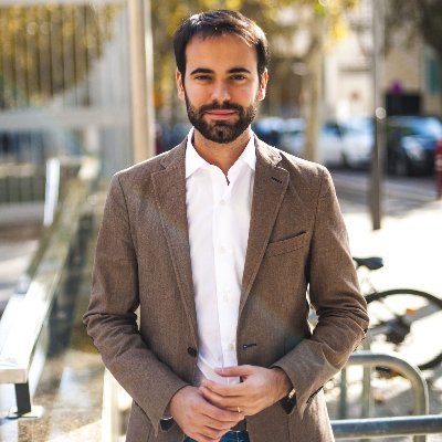 Jefe Gabinete @DanielSirera I Profesor Asociado @LaSalleBCN I La comunicación ayuda, pero no salva I Coautor 