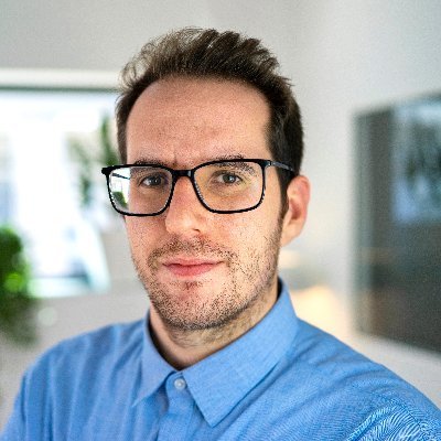 Marketing e Investigación de mercados. Locutor de @fusionmalaga y #VozVideo, además de responsable de Mk de Unimedios. Presento el podcast #LaClaveMaestra