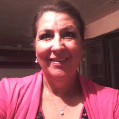 Soy fanática a los postres, soy docente de educación media superior y bibliotecaria.