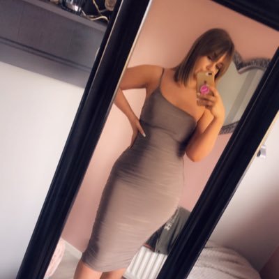 bethwhalleyxo's profile picture. 