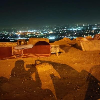 ما مات من زرع الفضائلَ في الورى..
بل عاش عمراً ثانياً تحت الثرى..
فالذِّكْــرُ يُحْيي ميِّتاً ولرُبَّــما مات الذي ما زال يسمعُ أو ي