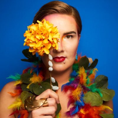 Hi and welcome! I’m a comedian, performer, artist in YEG. 👀 IG: @imcarolinestokes