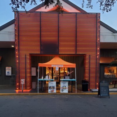 Wings, burgers, fries, ice cold beer served by the world famous Hooters girls https://t.co/AyRrL7HeCk