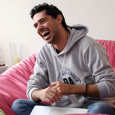 kauanpiacente_'s profile picture. IT, Geek, Futebol, NFL, NBA e ATP.