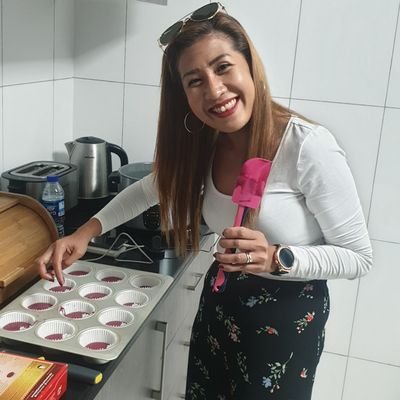 Nail and waxing treatments from the comfort of your home or my home in Neom. Coffee, cakes and good convo guaranteed 💅☕🍰
Whatsapp +447740999409 for appt.