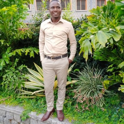 uwiringiyetheo's profile picture. 👏