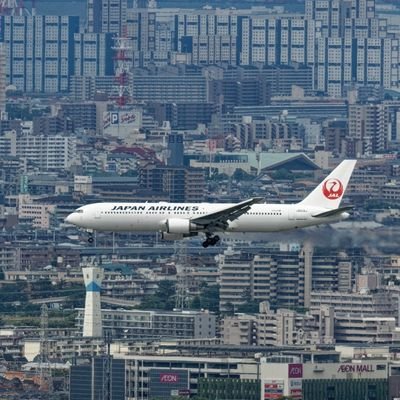 We travel abroad to take photo or movie of civil aircraft mainly,military aircraft sometime.
EOS 1DX, EOS R, Sony AX700