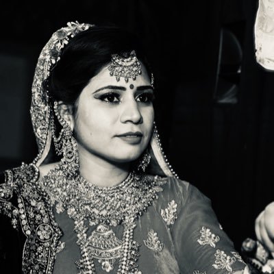 ਮੈਨੂੰ ਦਿਲਦਾਰ ਬਿਨਾਂ ਕੋਈ ਗੱਲ ਔੜਦੀ ਨੀ,ਤੇ ਲੋਕੀ ਕਹਿੰਦੇ ਨੇ ਤੂੰ ਬਦਲ ਗਈ ਕੁੜੀਏ||ਬੜੇ ਸੋਹਣੇ ਰਾਸਤੇ ਨੇ ਜਿੰਨਾਂ ਤੇ ਤੁਰਦੇ ਆ,ਮੰਜ਼ਿਲ ਵੀ ਦੂਰ ਨਹੀ ਹੁਣ ਪਿੱਛੇ ਕਿਓ ਮੁੜੀਏ|| ____✍️Navu