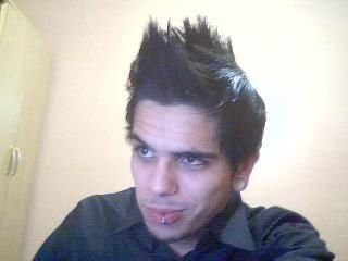 Ator pornô, dono de puteiro, boêmio, ex-detento,Silvio Santos Cover, mal-intencionado, oportunista, esquartejador e torturador nas horas vagas.