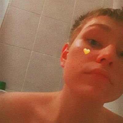 PMOFFICE3's profile picture. salut moi c'est PM, j'ai une chaine YouTube j'ai a peine 30 abonnés... je voudrais essayer d'avoir les 100 🥺 donc stp vas t'abonner; https://t.co/zwHWRmg5LV