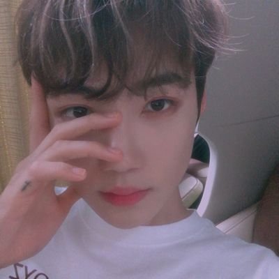 _tinywoosang's profile picture. 