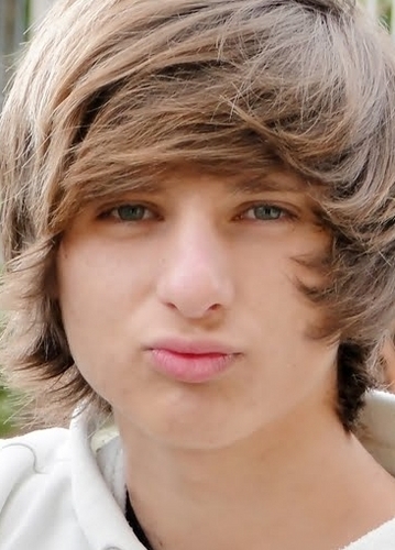 Prazer Matheus Gonçalves da um follow ae e me checera melhor :** beijoos

contato:   contado.matheus18@hotmail.com
