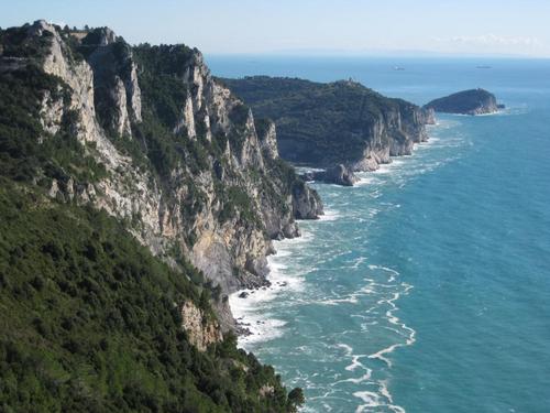 Walking and Eating and Italy.
A blog and archive of useful information about Liguria, Tuscany, Lunigiana and things Italian.