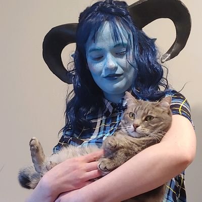 Crafter Cosplayer, #Critter,  Cat cuddler and sometimes confused DM! she/her