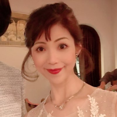 ピアニスト・弾き語り🎶 ピアノ・ヴォーカル講師。 夢を叶える宝塚のピアノ・ヴォーカル教室PIANO SALON VIF主宰🎹来月よりピアノ弾き合い会主催。CDアルバム『Shining!』全国リリース💿好評発売中!TikToker✨
