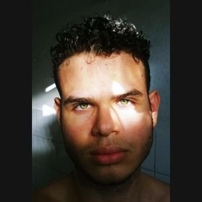 SirTrius's profile picture. |Criatura auto destrutiva