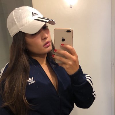 Instagram : Valentina_cabrales ✨👌✈️ / Mercadóloga & Publicista 📊 📚/ ⚽️🎾💙.