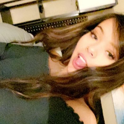 ThilletBriana's profile picture. ☁️☁️☁️☁️