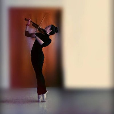 I'm into music, more specifically violin. I've been playing the violin since i was 4 years old, and now I'm 17. 2J's an idol.
