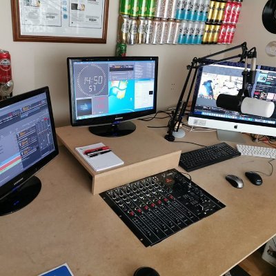 Onlineradio  is een station met 24 uur muziek uit de jaren 70 tot eind 90