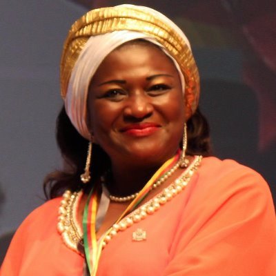 Ministre Habitat et Dev Urbain du CAMEROUN. Membre AIMF, AWLN, CGLU. Reine-mère et Ancienne Maire de Bangangté et PDTE des Femmes Maires du 237 et d’Afrique.