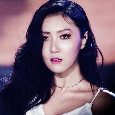 Press and all you need to know about Hwasa
