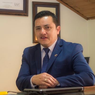 #Abogado #AdministradorPúblico #Especialista #Máster Ex Secretario Jurídico y de Gobierno en la @AlcaldiaTunja Ex-Gerente @NuestroITBOY, Ex-Pdte @SoyConservador