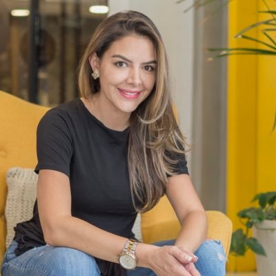 BazanteValeria's profile picture. Valeria Bazante es una marca de calzado y accesorios creada en el año 2011