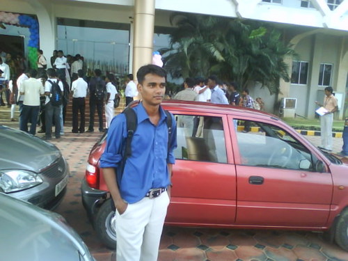 Hai i am BalakumaR.K  am very friendly with other and cool  too....
favor color:blue  
i am interest in learning  new technology.