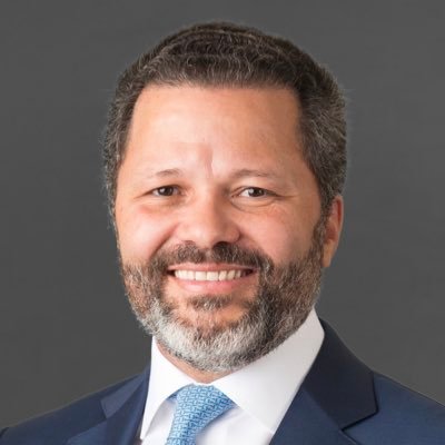 Dominicano. Empresario Privado. Presidente de Grupo Humano.