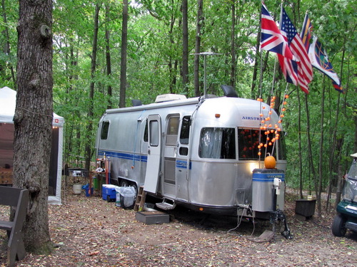 Husband,grandfather,cook,ultra-liberal,and camper. I Enjoy people.and despise war. Lifetime pacifist and proud CO during Vietnam.