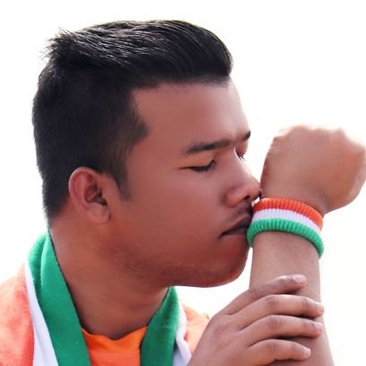 Political Commentator / Saffron Warriors / Hardcore Nationalist / A Staunch Hindu / Proud Indian / Biggest Supporter of @narendramodi and @myogiadityanath 🙏🏻