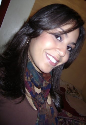 Meninas boas escrevem em seus diários. Meninas más nunca têm tempo. Eu? Eu só quero viver a vida, e me lembrar dela. Sem escrever nada.”