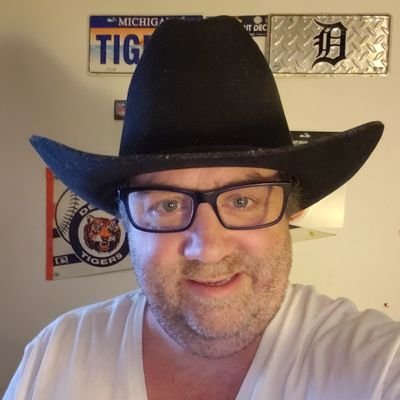 It's Kasper. I am a syndicated/voiceover radio host/podcaster for country radio stations nationally. Need a voice for your country format? Contact me here.