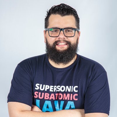 Dev back-end na DB1.
Professor substituto no IFSul-bagé.
Um dos coordenadores do RSJUG e devBagé.
Apaixonado por tecnologia, cultura geek, chimarrão e Java.