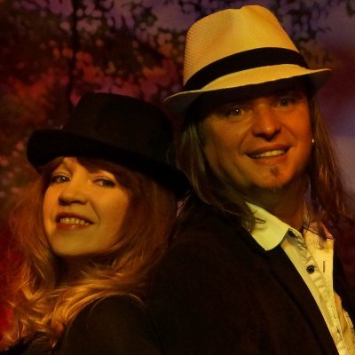 Exklusive und anspruchsvolle, internationale Live-Musik
Johnny und Gabriella sind ausgebildete, professionelle Musiker und Sängerin.
