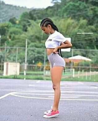 I truly respect those people who stay strong 💪🙏 during hard time 💘💔.even when they have every reason to break down 👸❤💙💜💛✊