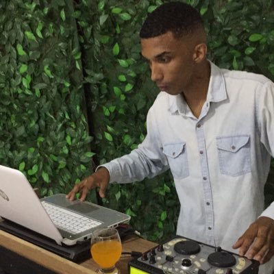 Só um pessoa feliz e gosto de leva alegria e só dj gosto de leva alegria com musica