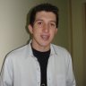 Sou um jovem muito alegre, bagunceiro, animador. Toco violão, canto, e faço muita festa. Gosto de passear, sair com os amigos e pegar um cineminha.