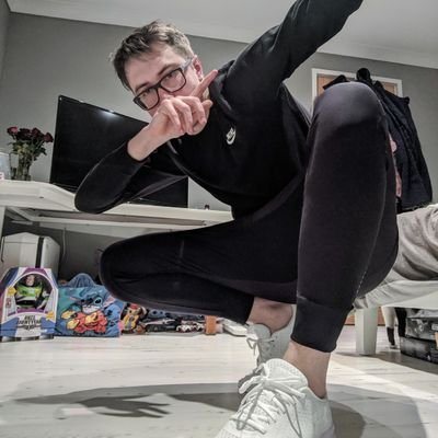 Lftstrafe's profile picture. don't diss the stitch pillow