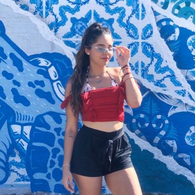 AngelinneV's profile picture. 