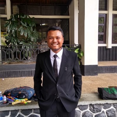 masyariqul04's profile picture. Cinta adalah kerinduan setengah dari diri kita yang telah hilang