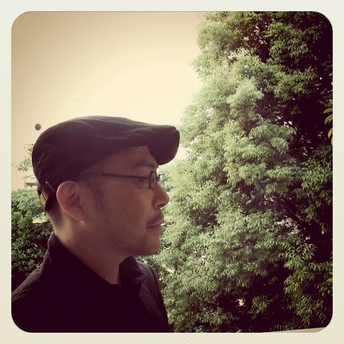 住民主体のまちづくりを生業に日々いろいろな現場で、たくさんの人から教えを被っております。札幌出身で、今は東京や川崎を中心に活動しています。
大学では現代アートに取り組み、そこで参加型アートに行き着いたのが、まちづくりへの入口でした。プロセスデザインから伝えるデザインまでをまちづくりに活かしてまいります。